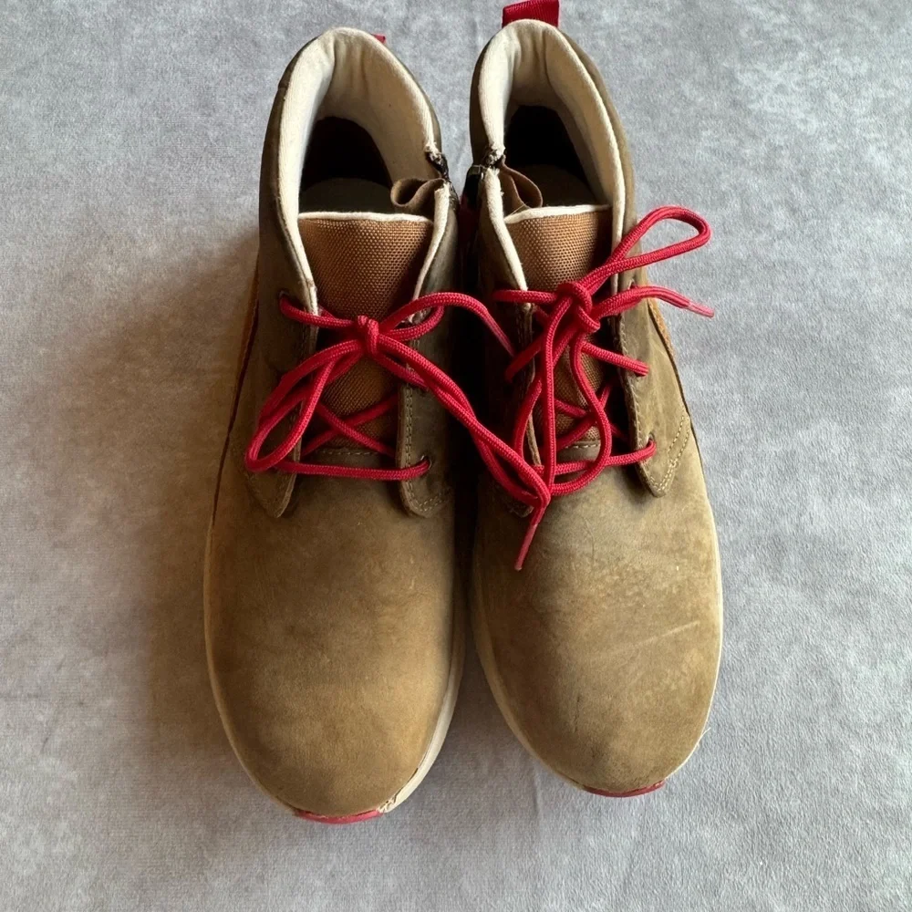 UGG Men's Chukka Boots in Brown and Red